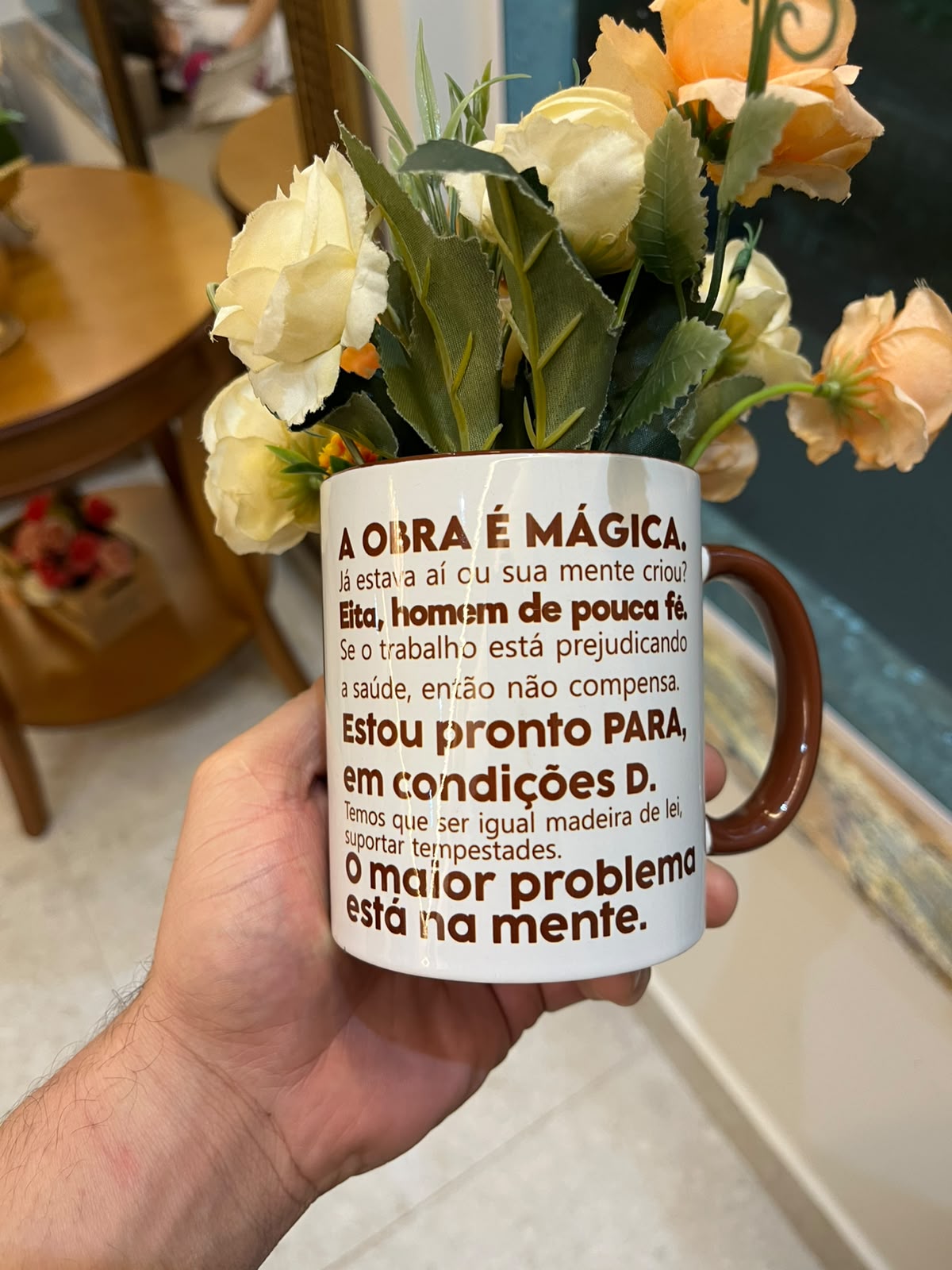 Caneca com as falas de Eugênio — objeto do acervo da família